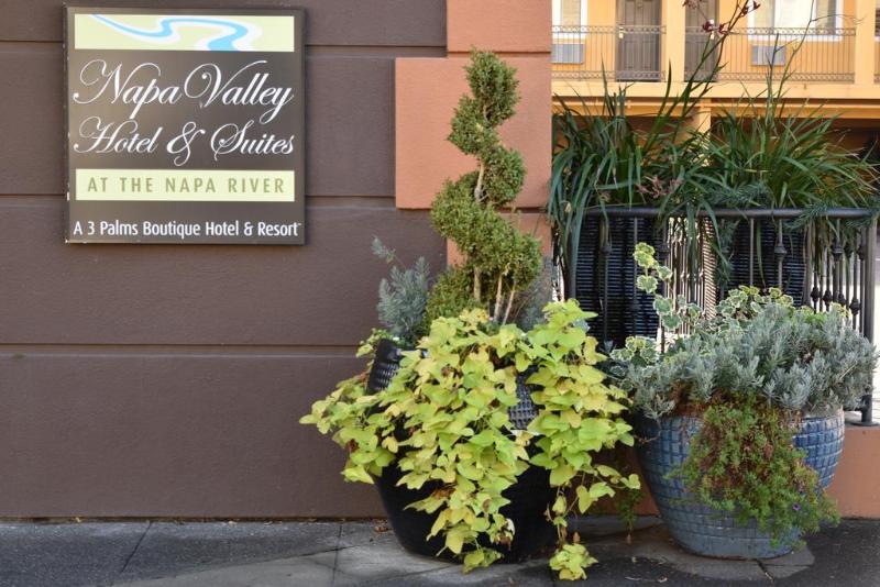 Napa Valley Hotel & Suites