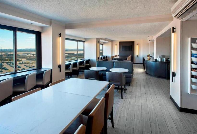 هتل Newark Liberty International Airport Marriott