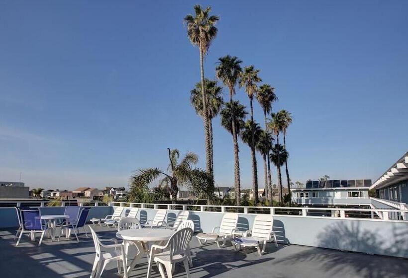 호텔 Newport Channel Inn