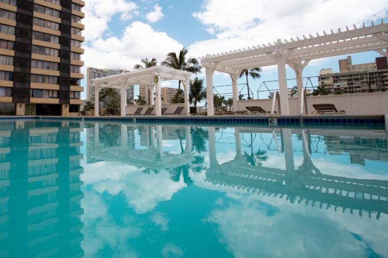 Hawaiian Monarch - Gym & Pool - Walk To The Beach Hotel Room