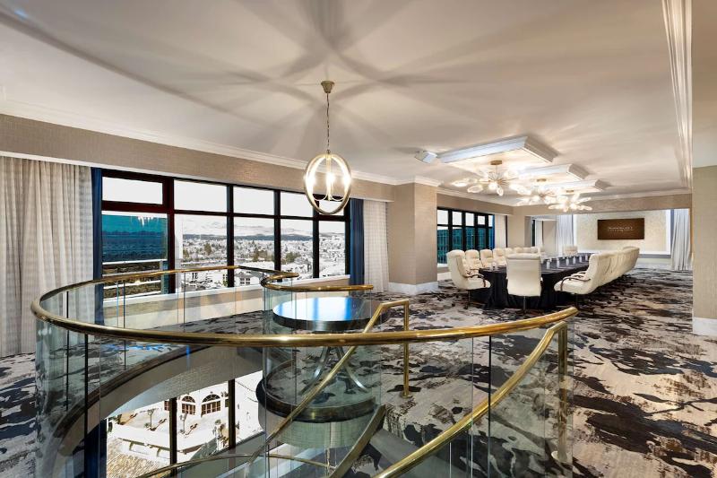 هتل Peppermill Resort Spa Casino