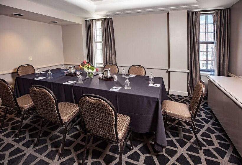 هتل Phillips Kansas City Curio Collection By Hilton