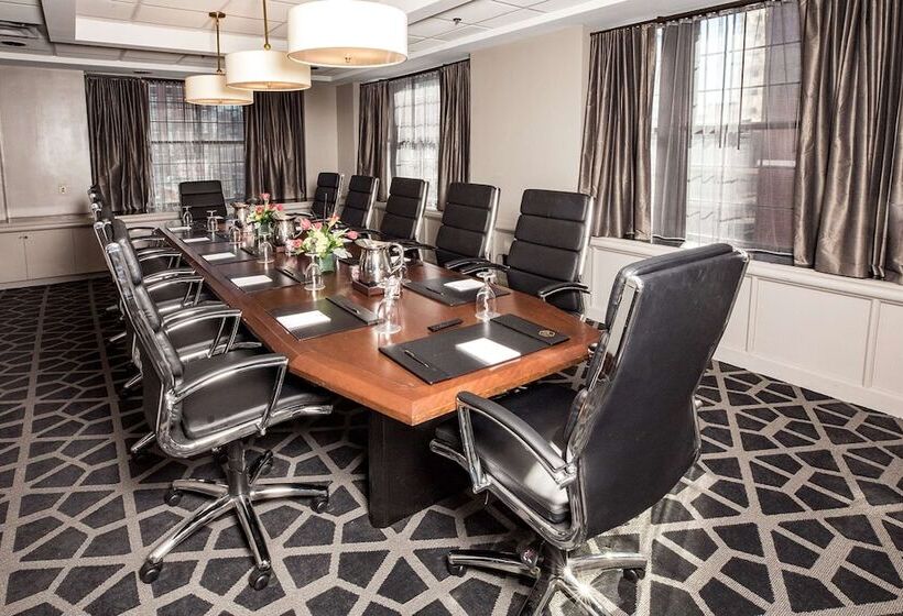 هتل Phillips Kansas City Curio Collection By Hilton