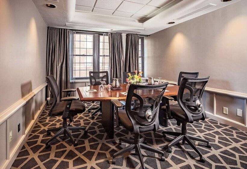 هتل Phillips Kansas City Curio Collection By Hilton