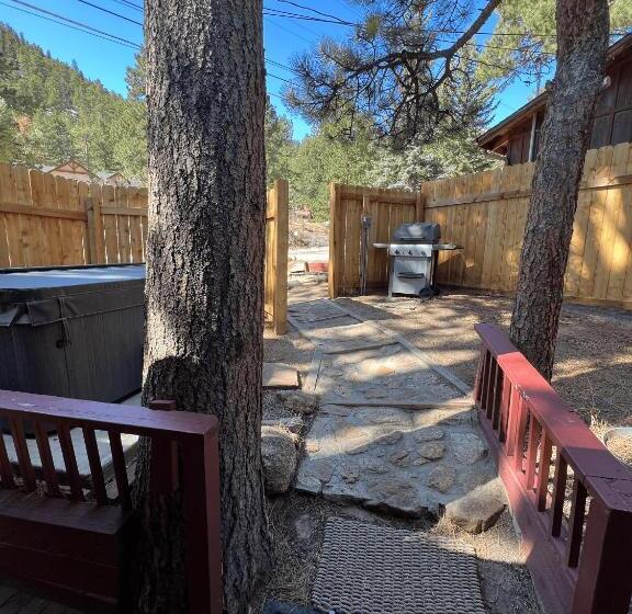 هتل Ponderosa Lodge