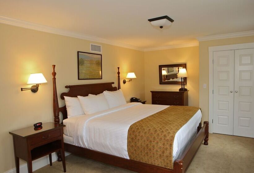 Отель Publick House Historic Inn And Country Motor Lodge