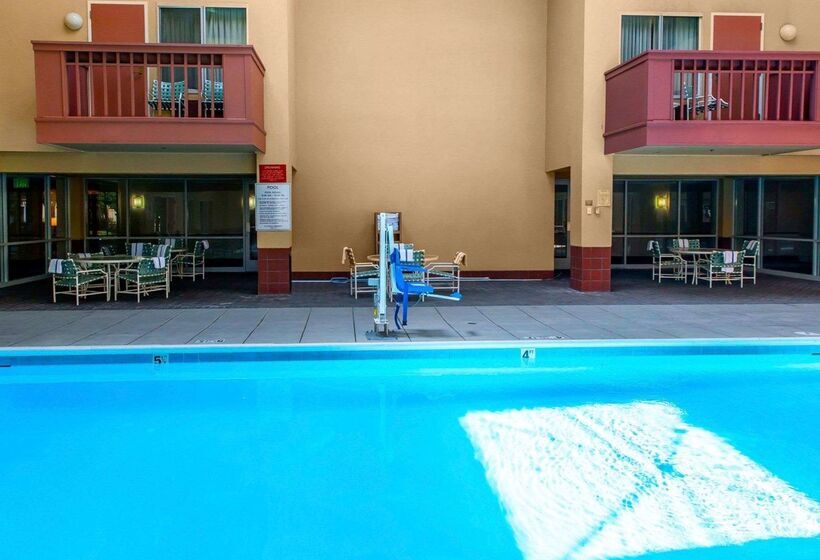 בית מלון כפרי Quality Inn And Conference Center Greeley Downtown