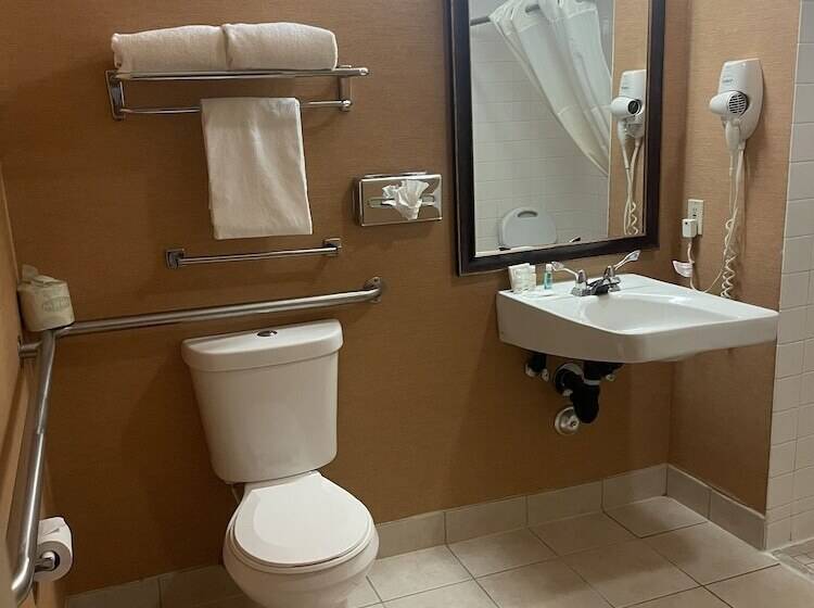 בית מלון כפרי Quality Inn And Conference Center Greeley Downtown