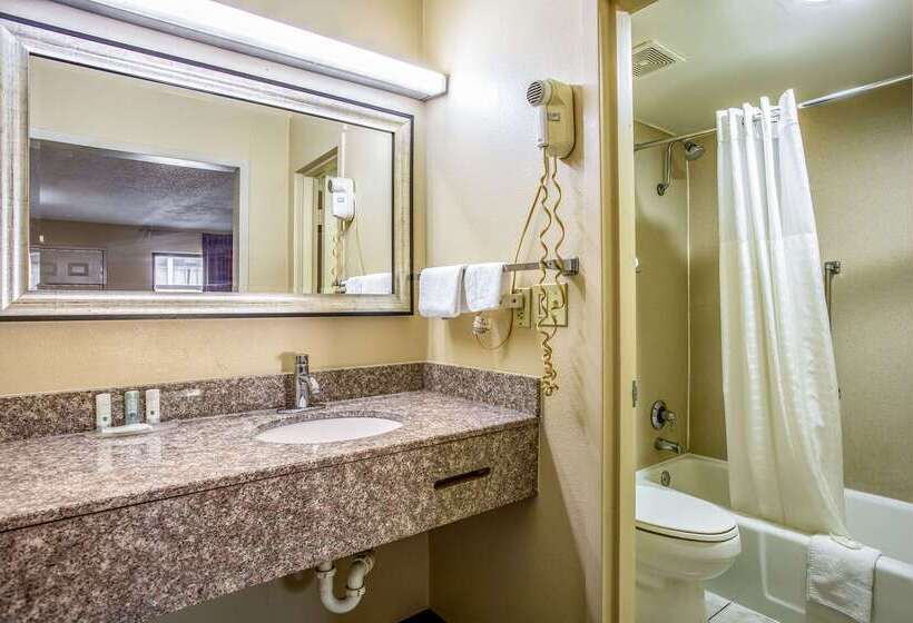هتل Quality Inn