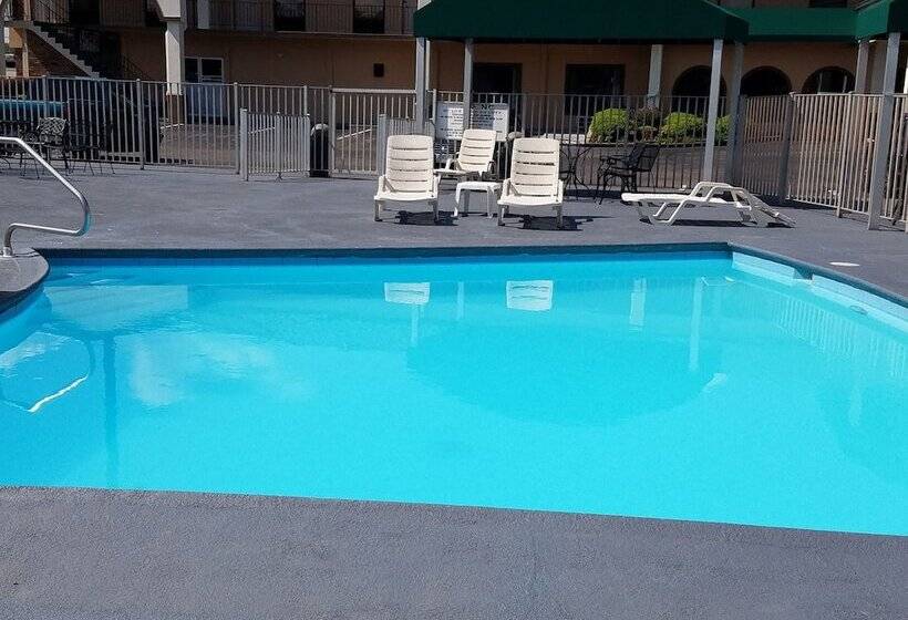 هتل Quality Inn