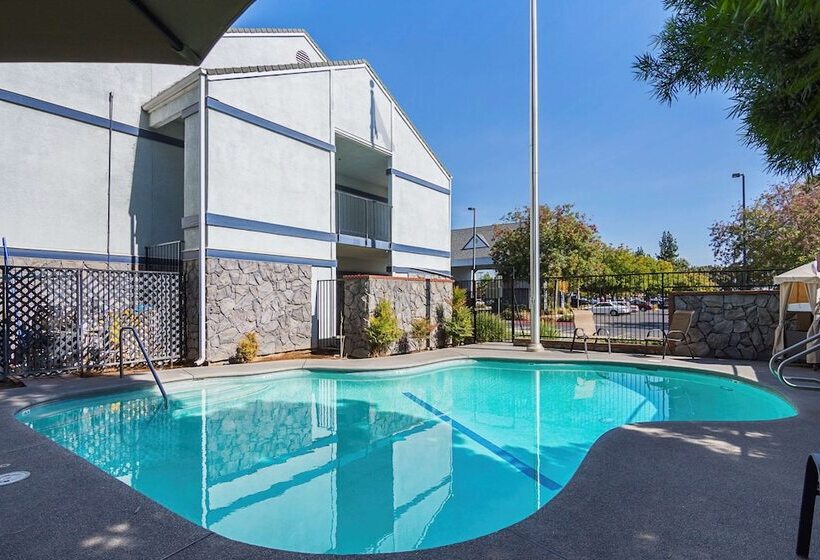 هتل Quality Inn Fresno Yosemite Airport