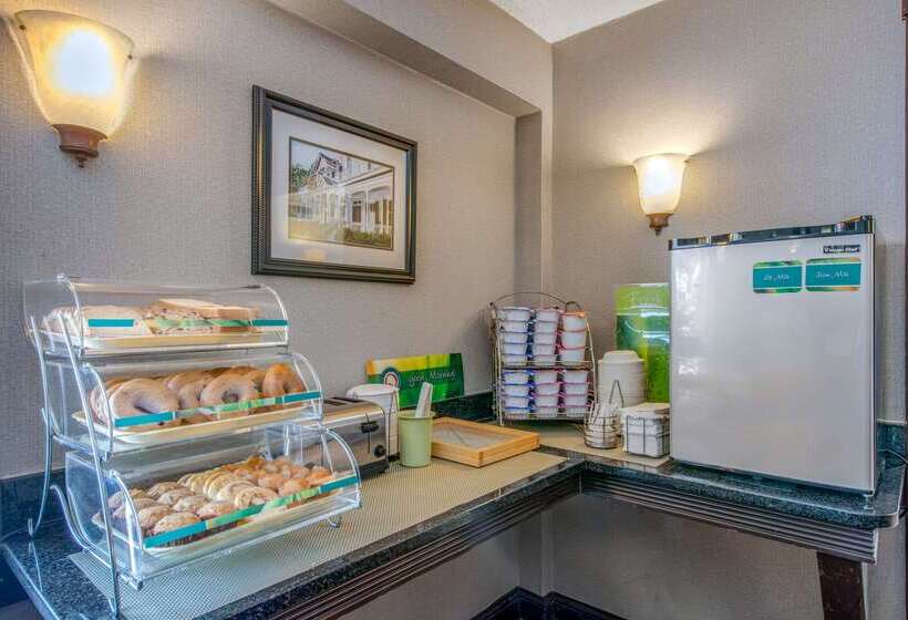 هتل Quality Inn Savannah Historic District