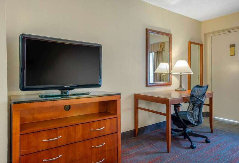 هتل Quality Inn Savannah Historic District