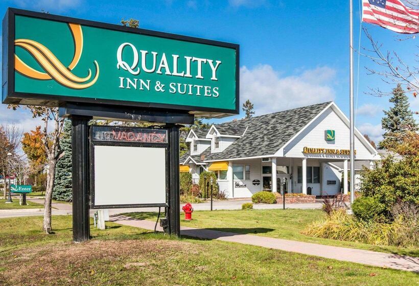 هتل Quality Inn & Suites Beachfront