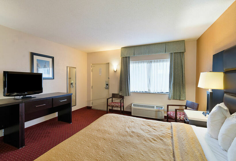 فندق Quality Inn & Suites College Park