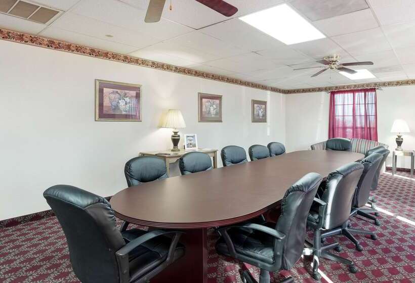 בית מלון כפרי Quality Inn & Suites