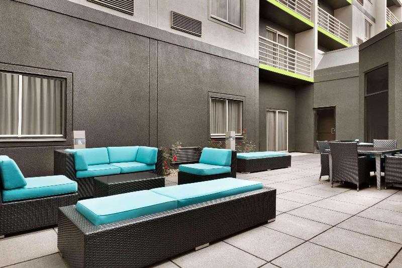 هتل Radisson Akron Fairlawn Copley