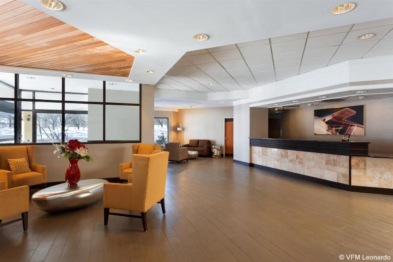 هتل Radisson Akron Fairlawn Copley