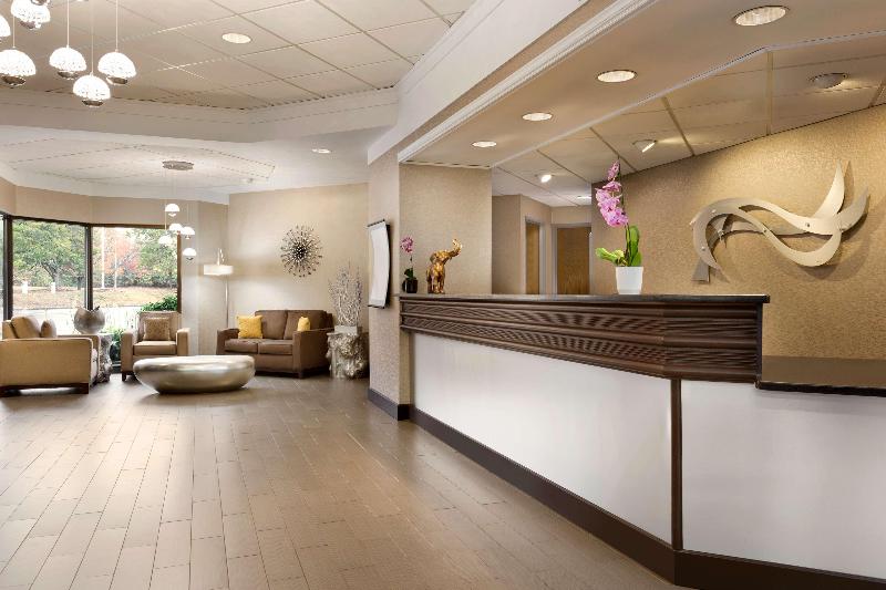 هتل Radisson Akron Fairlawn Copley
