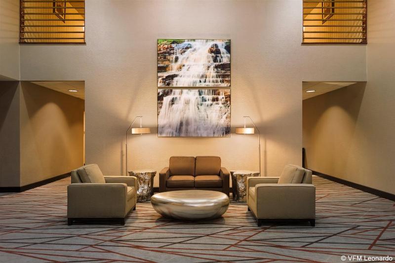 هتل Radisson Akron Fairlawn Copley