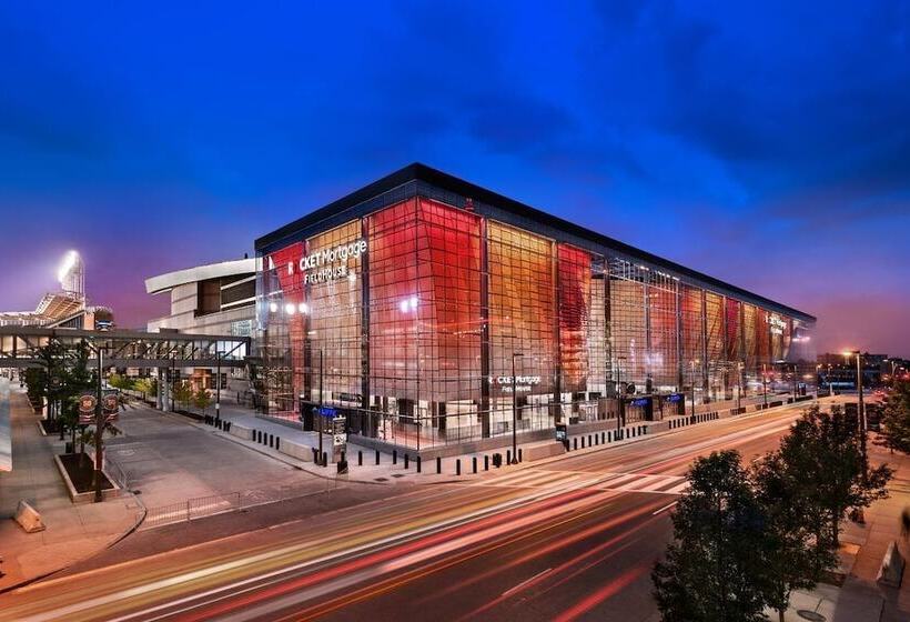 هتل Rl Cleveland Airport West