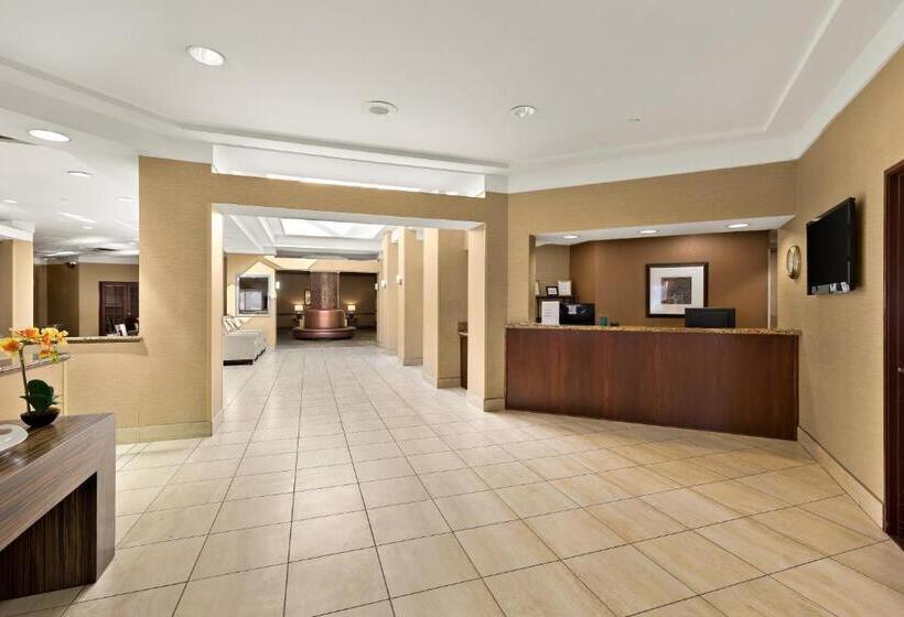 هتل Rl Cleveland Airport West