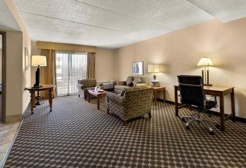 هتل Rl Cleveland Airport West