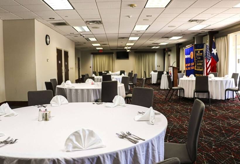 هتل Ramada By Wyndham Del Rio