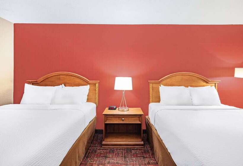 Отель Ramada By Wyndham Grand Forks