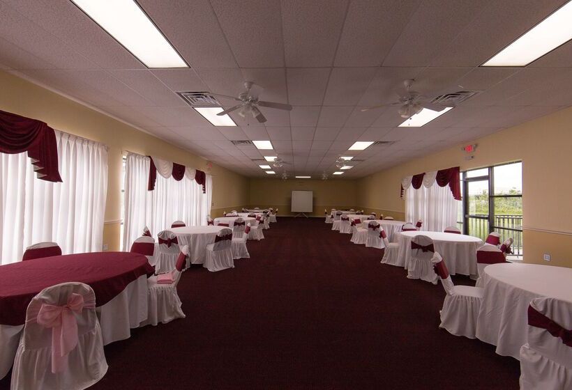 هتل Ramada By Wyndham Houston Intercontinental Airport East