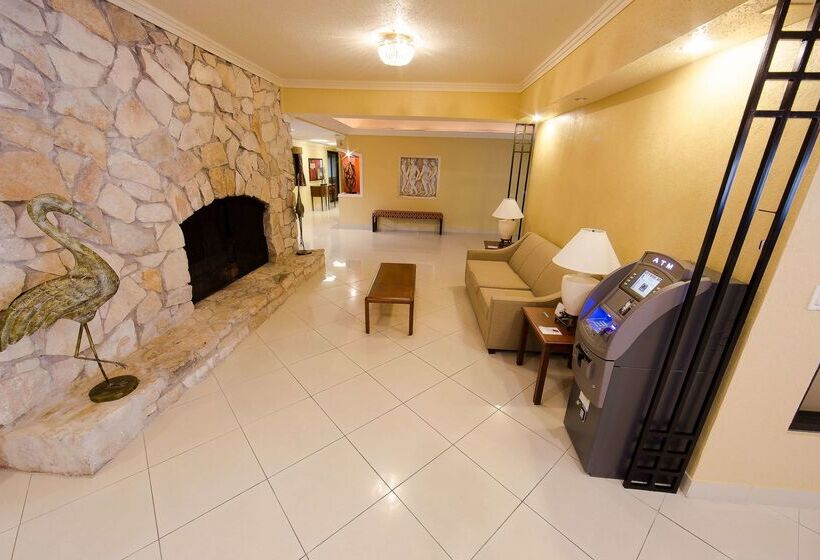 هتل Ramada By Wyndham Houston Intercontinental Airport East