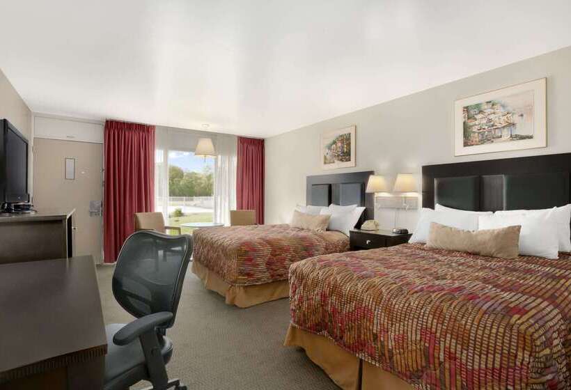Отель Ramada By Wyndham Washington