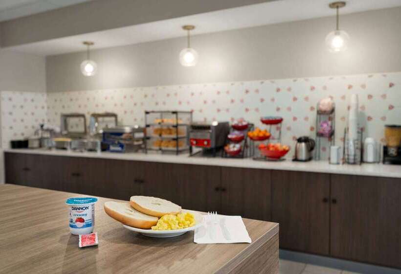 هتل Ramada By Wyndham Allentown Bethlehem