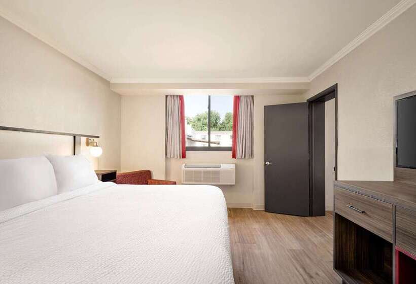 هتل Ramada By Wyndham Allentown Bethlehem