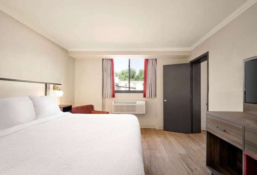 هتل Ramada By Wyndham Whitehall/allentown