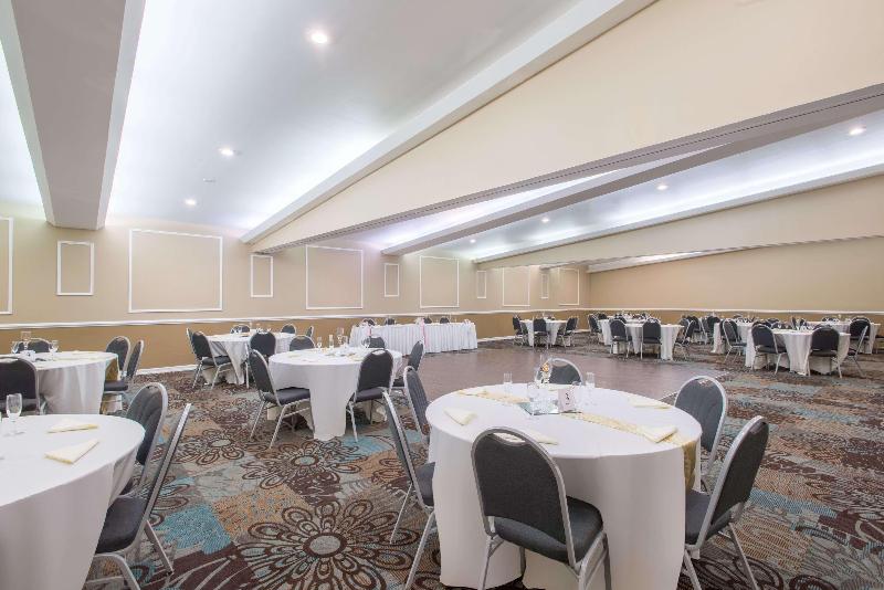 هتل Ramada By Wyndham Allentown Bethlehem
