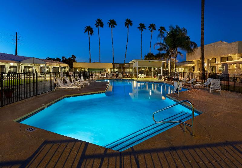 هتل Ramada By Wyndham Tucson