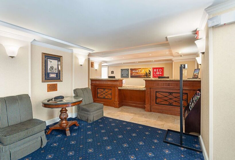 Red Lion Hotel Rosslyn Iwo Jima