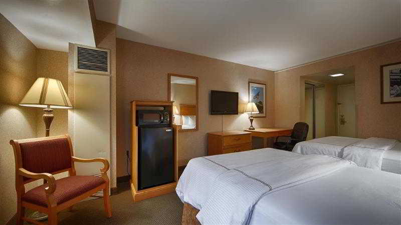 Red Lion Hotel Rosslyn Iwo Jima