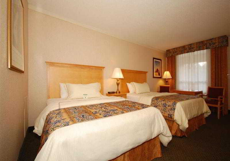 Red Lion Hotel Rosslyn Iwo Jima