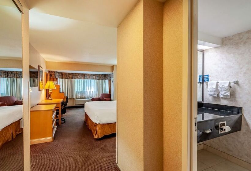 Red Lion Hotel Rosslyn Iwo Jima