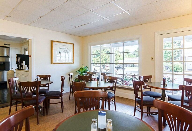 هتل Rodeway Inn Historic