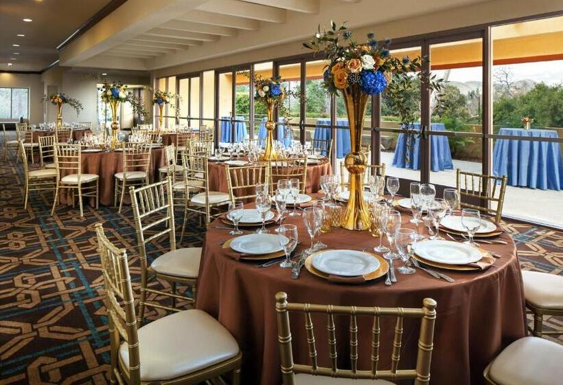בית מלון כפרי Sheraton Agoura Hills