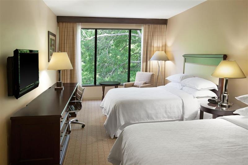 هتل Sheraton Chapel Hill