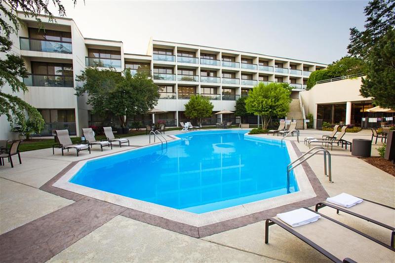 هتل Sheraton Chapel Hill