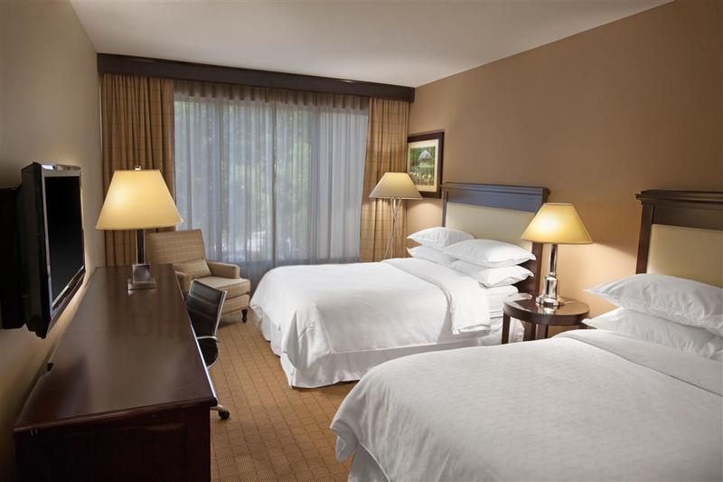 هتل Sheraton Chapel Hill