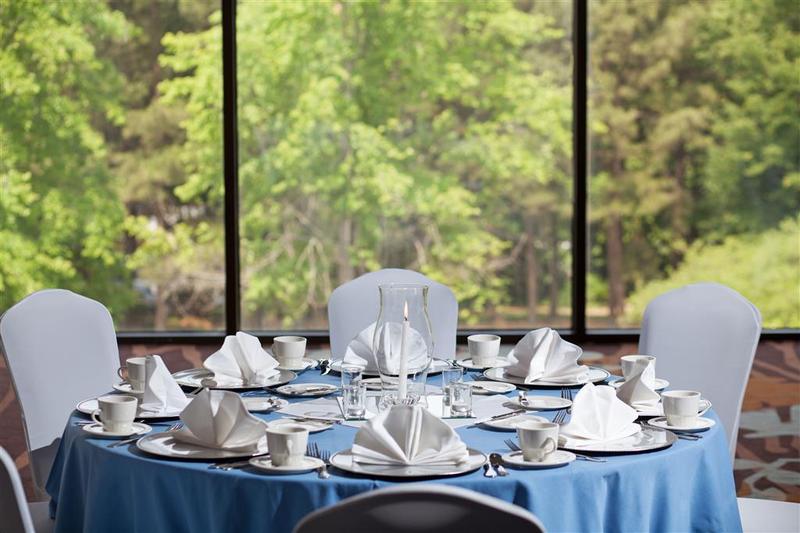 هتل Sheraton Chapel Hill