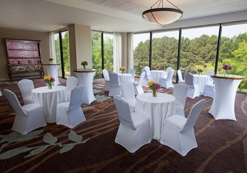 هتل Sheraton Chapel Hill