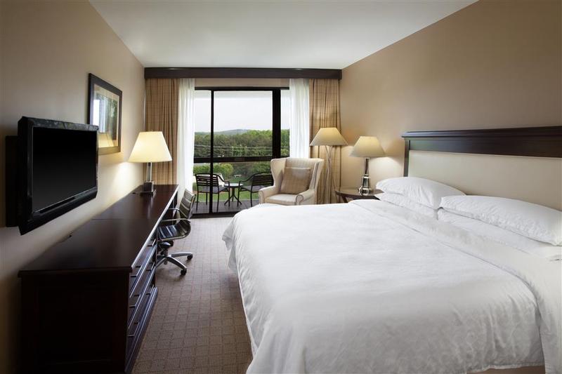 هتل Sheraton Chapel Hill
