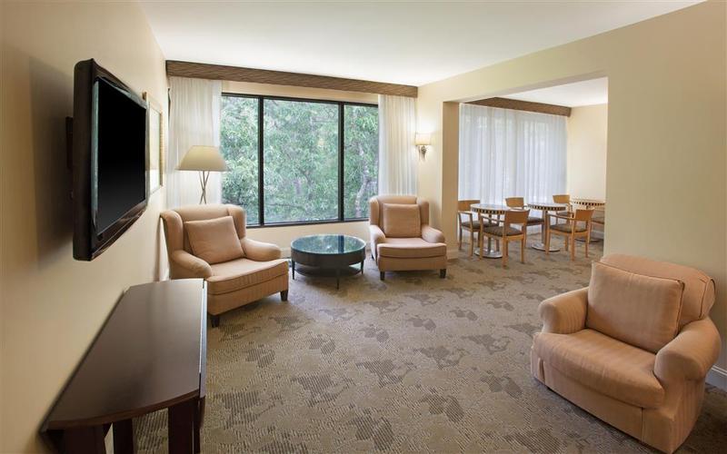 هتل Sheraton Chapel Hill